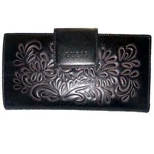 NWT BLACK GUESS WALLET!
